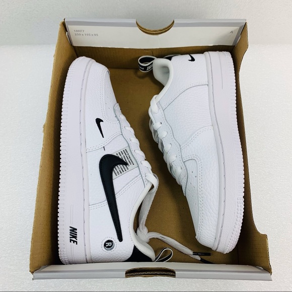 NIKE Air Force 1 LV8 AV4272-100 Black Sneaker Shoes - Kids 2Y - Picture 9 of 10